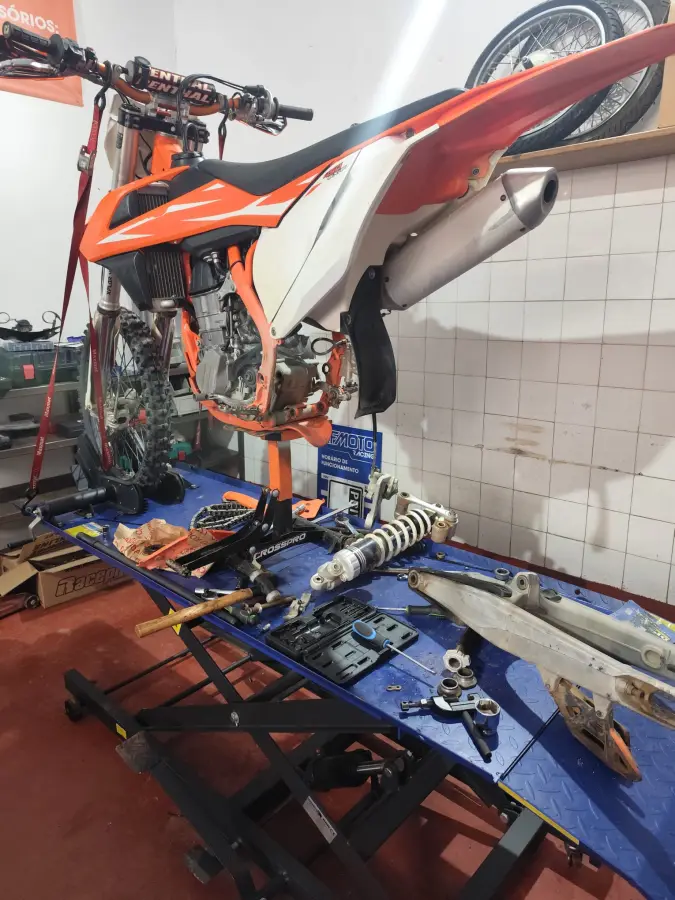 Manutenção e preparação de motas na RF AUTO, Arronches