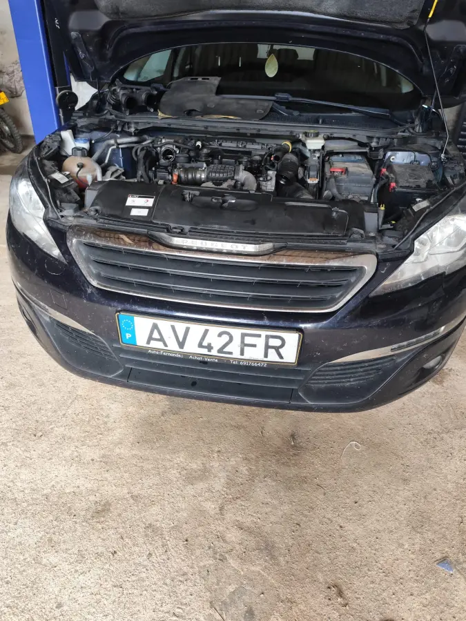 Reparação automóvel na RF AUTO, Arronches (distrito de Portalegre)