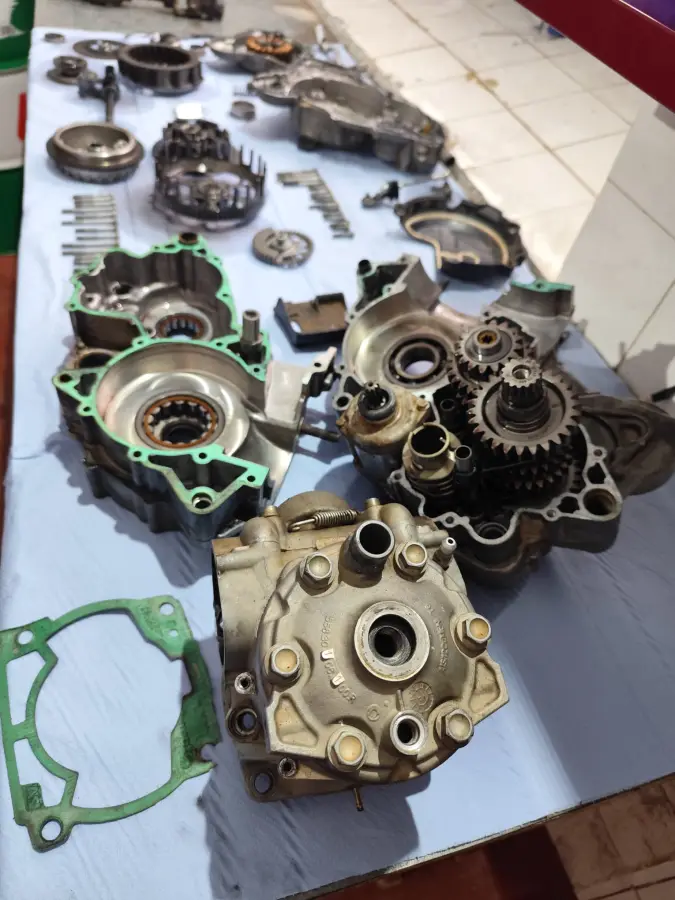 Pneus e jantes na oficina RF AUTO, Arronches