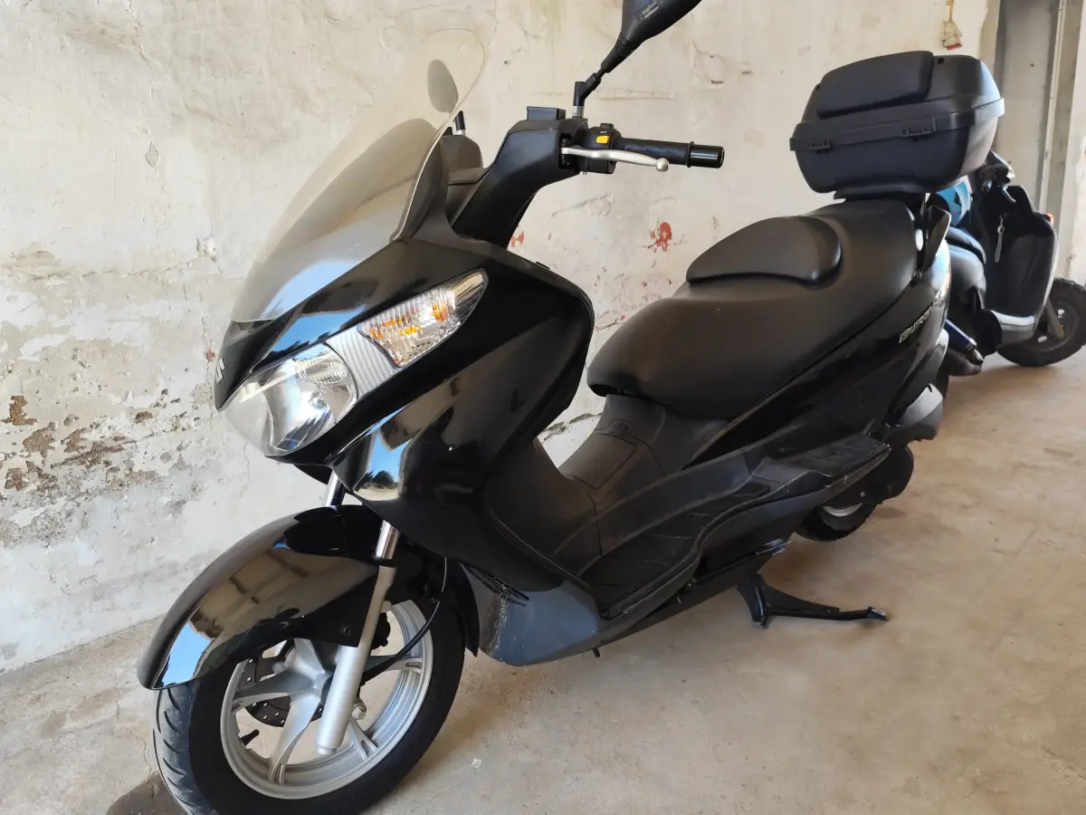 Manutenção de scooter na RF AUTO, Arronches